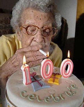 Nonna si fuma i 100 anni